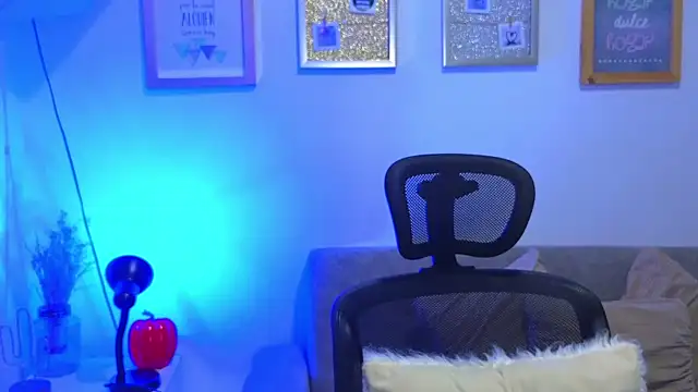 Snapshot of annylouis chatting on November 5, 2025, 7:47 pm annylouis online show from November 5, 2025, 7:47 pm