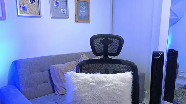 Snapshot of annylouis chatting on November 19, 2025, 7:36 pm annylouis online show from November 19, 2025, 7:36 pm