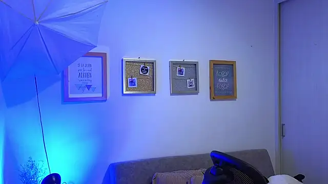 Snapshot of annylouis chatting on November 21, 2025, 7:23 pm annylouis online show from November 21, 2025, 7:23 pm