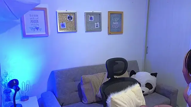 Snapshot of annylouis chatting on November 22, 2025, 7:24 pm annylouis online show from November 22, 2025, 7:24 pm