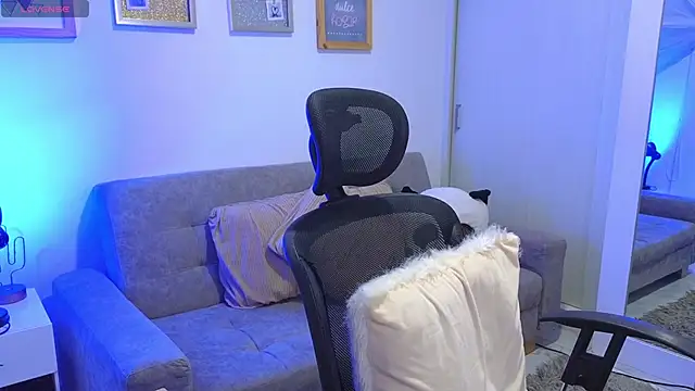 Snapshot of annylouis chatting on November 24, 2025, 7:13 pm annylouis online show from November 24, 2025, 7:13 pm