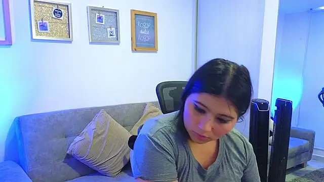 Snapshot of annylouis chatting on November 29, 2025, 7:28 pm annylouis online show from November 29, 2025, 7:28 pm