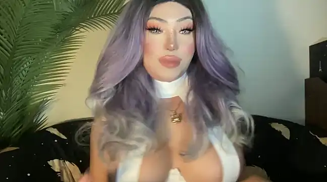 Snapshot of BigDominaMia chatting on January 26, 2025, 12:33 pm BigDominaMia online show from January 26, 2025, 12:33 pm