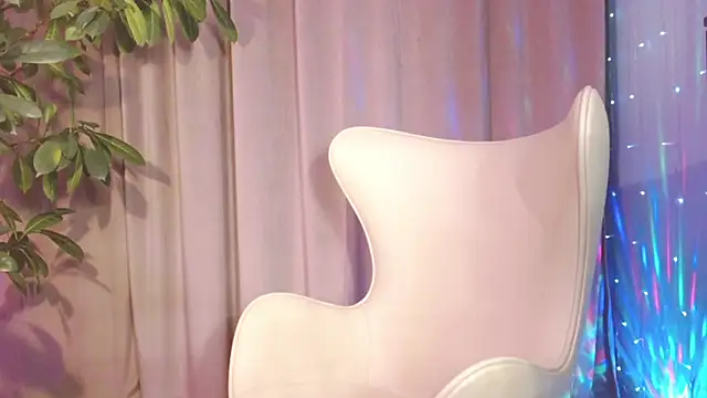 julia renard online show from February 16, 2025, 1:27 pm