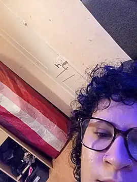 Snapshot of callmelouve chatting on September 20, 2025, 8:21 pm callmelouve online show from September 20, 2025, 8:21 pm