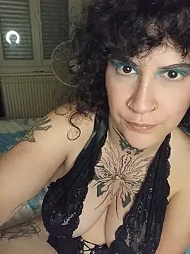 callmelouve online show from May 11, 2026, 4:04 pm