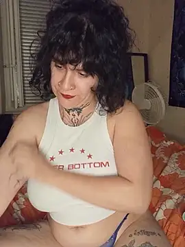 callmelouve online show from May 18, 2026, 11:43 pm