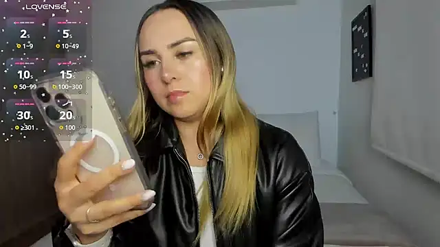 sophi mooreno online show from February 17, 2026, 2:41 am