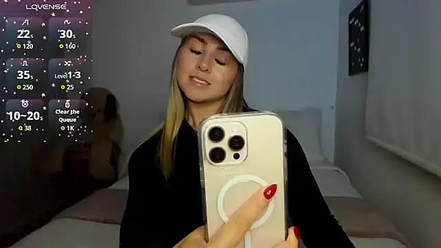 sophi mooreno online show from July 28, 2026, 2:18 am