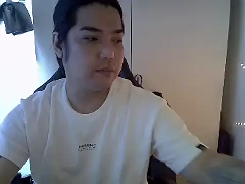 StrawberryWine07 online show from March 19, 2025, 2:27 am