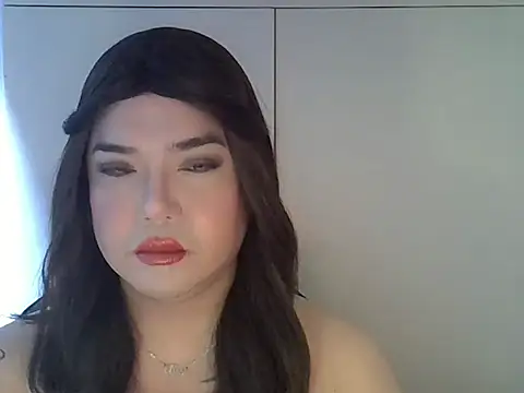 StrawberryWine07 online show from April 18, 2026, 12:25 am