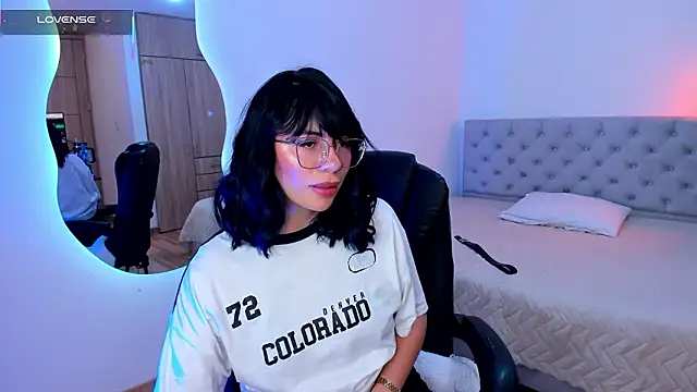 Silvanna-Moree online show from March 5, 2026, 3:52 pm