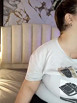 mollieblue69 online show from February 4, 2026, 12:55 pm