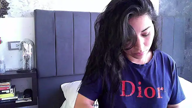 Snapshot of Sweet-Angie chatting on March 18, 2025, 5:21 pm Sweet-Angie online show from March 18, 2025, 5:21 pm