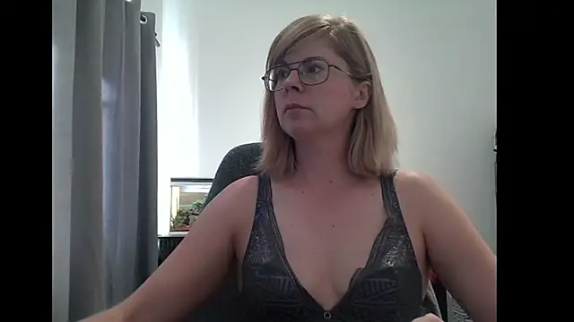 SavannaGirly online show from March 1, 2025, 8:02 am