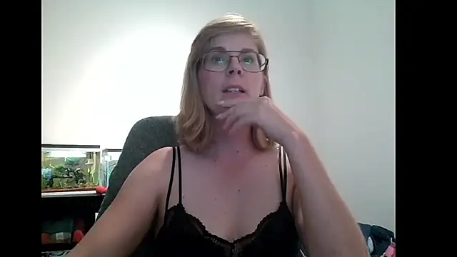 SavannaGirly online show from March 13, 2025, 4:45 pm