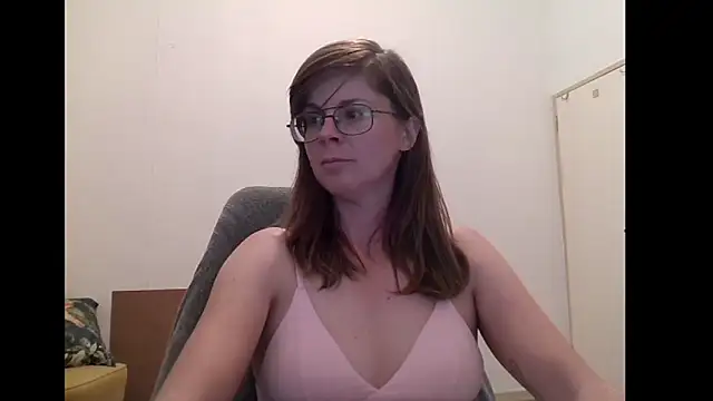 SavannaGirly online show from April 15, 2026, 6:37 pm