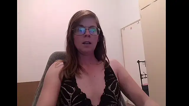 SavannaGirly online show from May 5, 2026, 4:37 pm
