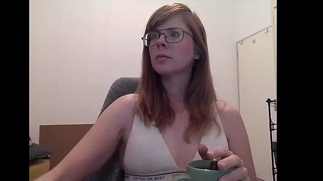 Snapshot of SavannaGirly chatting on June 16, 2026, 6:27 am SavannaGirly online show from June 16, 2026, 6:27 am