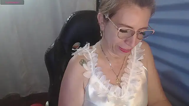 Snapshot of Chayla_Ruiz chatting on May 3, 2026, 12:55 pm Chayla Ruiz online show from May 3, 2026, 12:55 pm