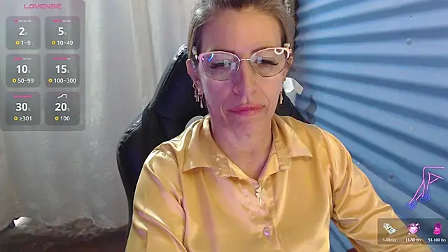 Snapshot of Chayla_Ruiz chatting on June 3, 2026, 1:25 pm Chayla Ruiz online show from June 3, 2026, 1:25 pm