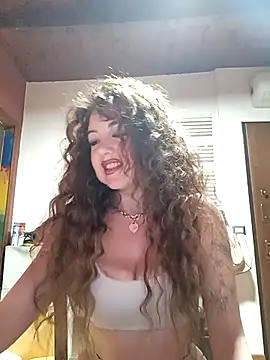 CurlyElisa online show from April 28, 2026, 9:42 pm