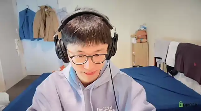 romeoisme   online show from December 19, 2024, 5:18 am