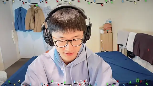 romeoisme   online show from January 1, 2025, 3:24 pm