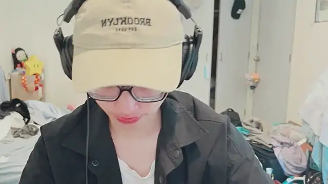 romeoisme   online show from March 22, 2025, 1:54 am