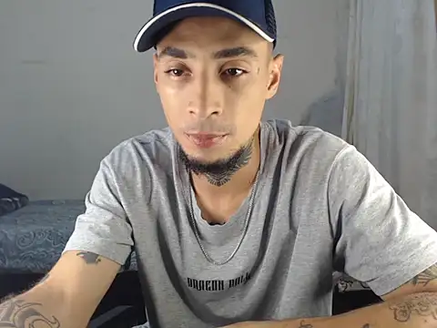 emiliano hottt online show from March 9, 2025, 3:43 am