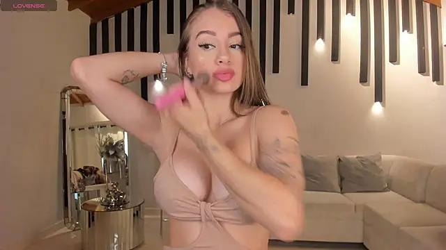 Snapshot of MaryLewis_ chatting on March 4, 2025, 11:51 am MaryLewis online show from March 4, 2025, 11:51 am