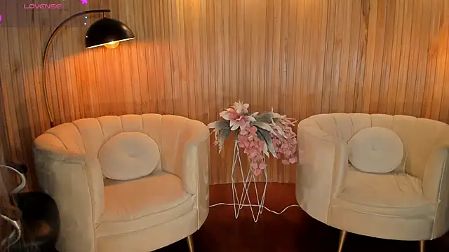 Snapshot of MaryLewis_ chatting on March 17, 2025, 11:42 am MaryLewis online show from March 17, 2025, 11:42 am