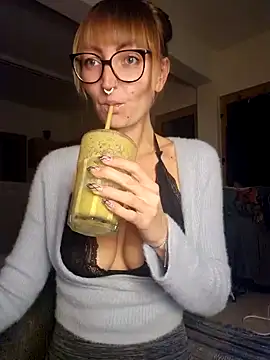 Snapshot of MissMialicious chatting on January 9, 2025, 3:44 pm MissMialicious online show from January 9, 2025, 3:44 pm