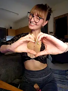 Snapshot of MissMialicious chatting on February 4, 2025, 11:16 am MissMialicious online show from February 4, 2025, 11:16 am