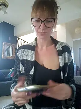 Snapshot of MissMialicious chatting on February 28, 2025, 2:53 pm MissMialicious online show from February 28, 2025, 2:53 pm