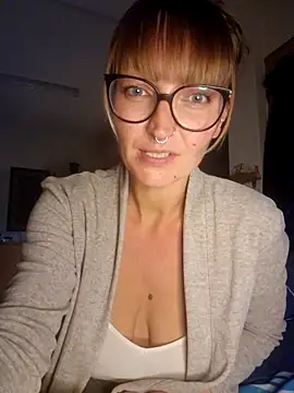 Snapshot of MissMialicious chatting on March 4, 2025, 8:05 pm MissMialicious online show from March 4, 2025, 8:05 pm