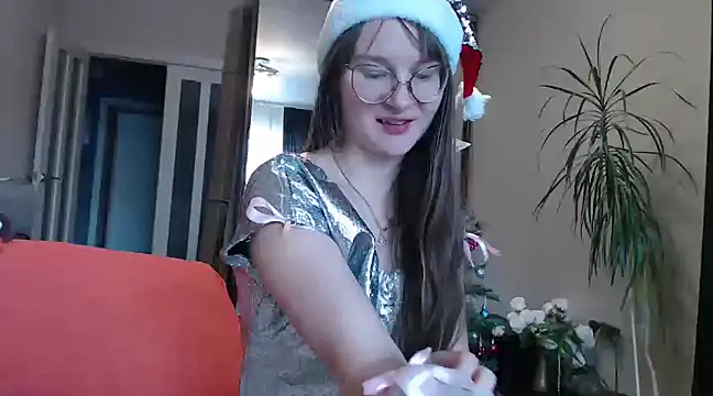 KiraGoldens online show from December 26, 2024, 6:41 am