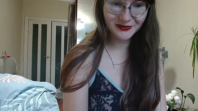 KiraGoldens online show from October 11, 2025, 10:36 am