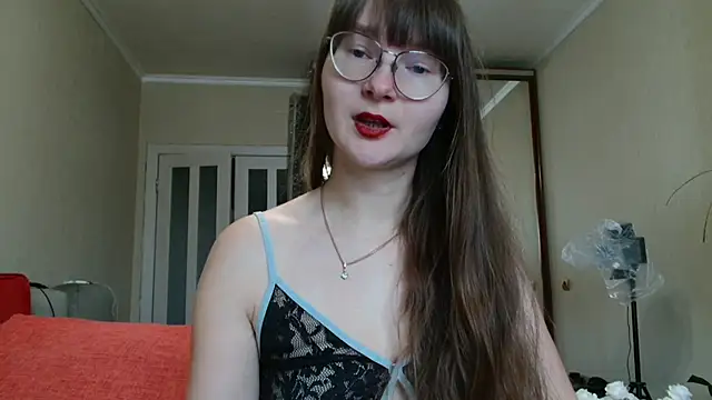 KiraGoldens online show from October 13, 2025, 5:29 am