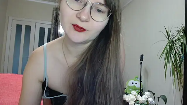 KiraGoldens online show from November 4, 2025, 5:39 am