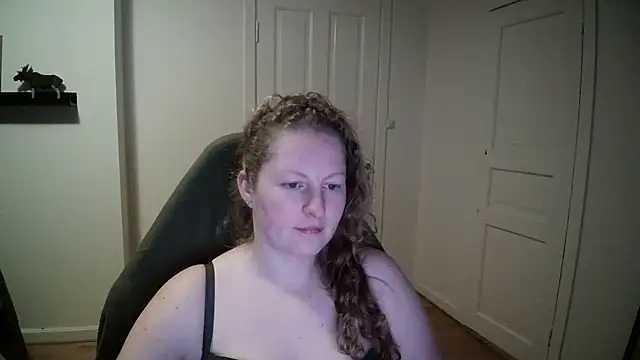 Girlnina-1995 online show from December 12, 2024, 4:32 pm