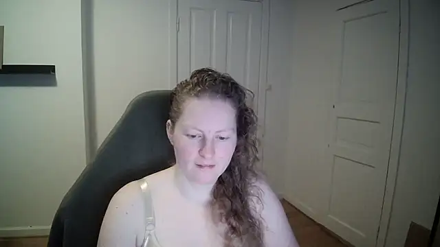 Girlnina-1995 online show from February 28, 2025, 9:04 am