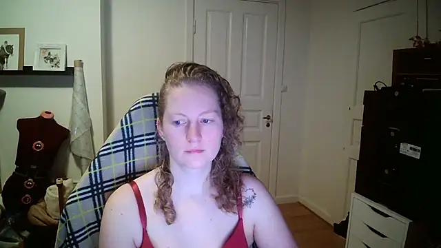 Girlnina-1995 online show from January 9, 2026, 7:22 am