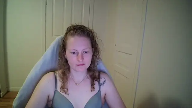 Girlnina-1995 online show from March 24, 2026, 11:04 am