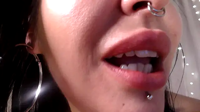 Snapshot of Masha_Real_84 chatting on January 8, 2025, 12:17 am Masha Real 84 online show from January 8, 2025, 12:17 am