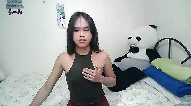 rihanna22 online show from February 5, 2025, 1:22 pm