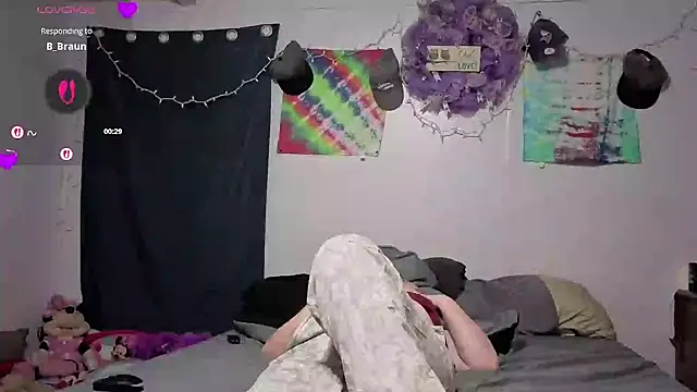 Slutty Owl420 online show from May 3, 2026, 3:56 am