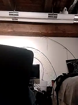 eatmeplease44 online show from September 16, 2025, 4:19 pm