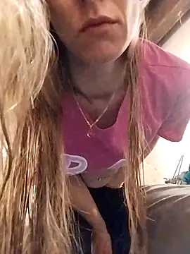 eatmeplease44 online show from September 18, 2025, 6:21 pm