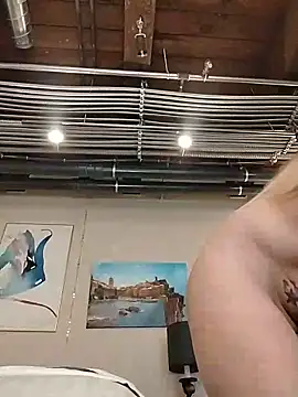 eatmeplease44 online show from June 1, 2026, 2:02 am